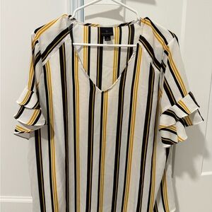 Worthington Black and White Ruffled Short Sleeve Blouse